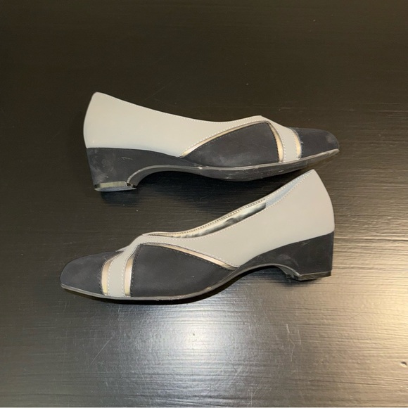 Comfort Well by Beacon low-heeled flats in gray and black with a metallic accent - Picture 7 of 8